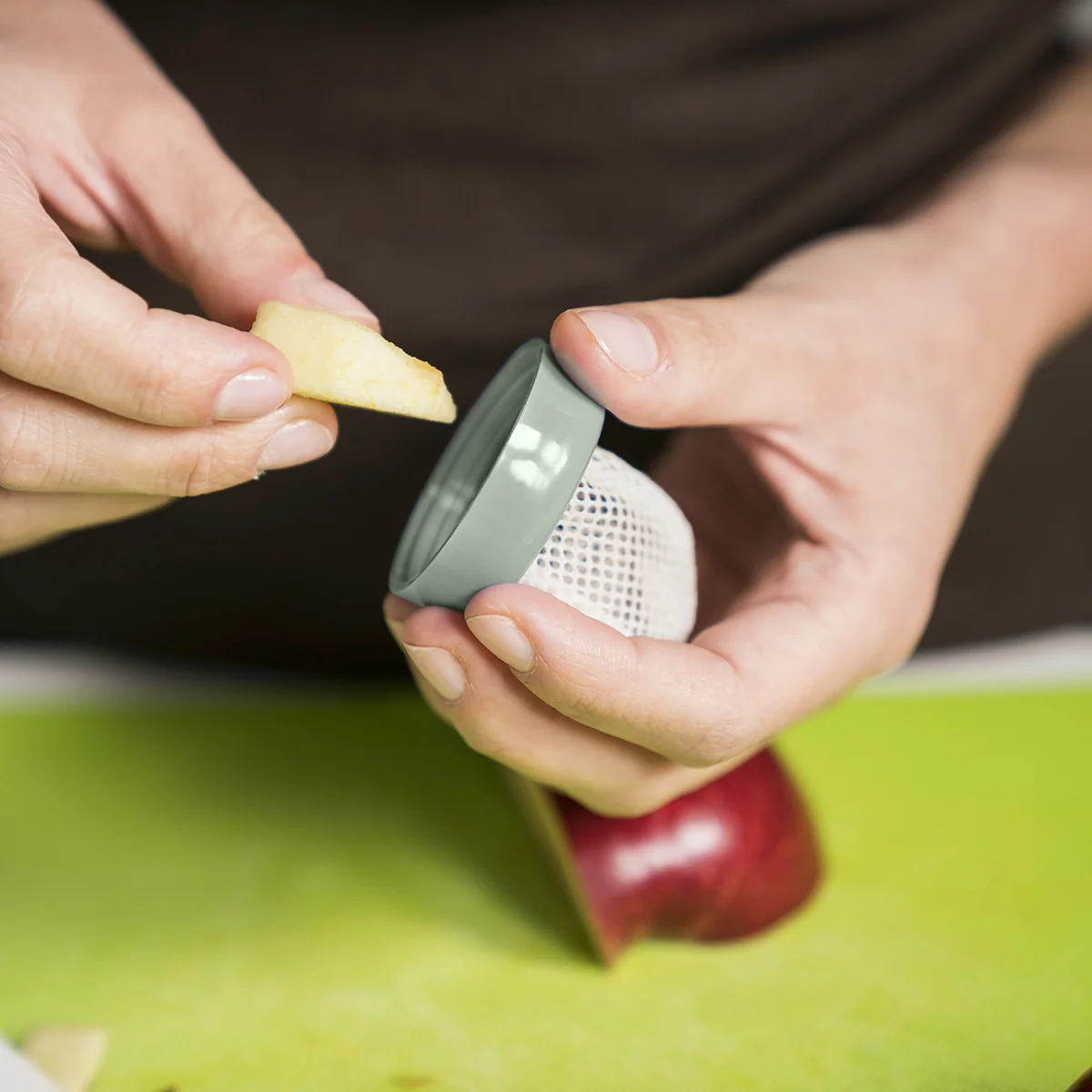 Nuvita Flavorillo YUM&GUM Mangiafrutta e Massaggiagengive 2 In 1 Sage Green Dai 6 Mesi