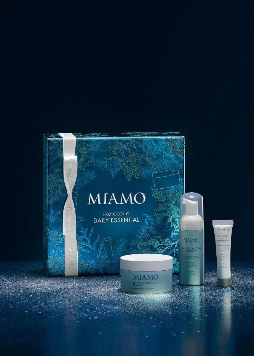 Miamo Cofanetto Xmas 2023 - Hyaluronic Acid Cream RADIANCE FOAM CLEANSER 50 ml - HYALURONIC ACID CREAM 50 ml - AGE REVERSE MASQUE 10 ml