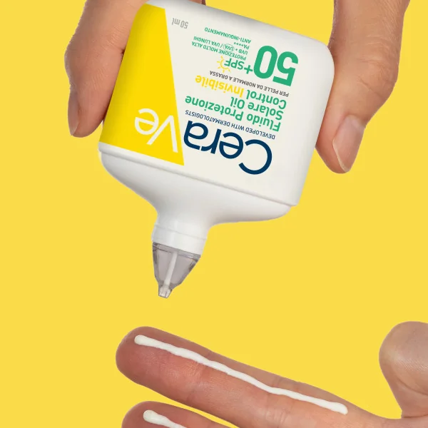 CeraVe Fluido Protettivo Solare Oil Control SPF50+ 50 ml Fluido Solare Invisibile per Pelli Grasse