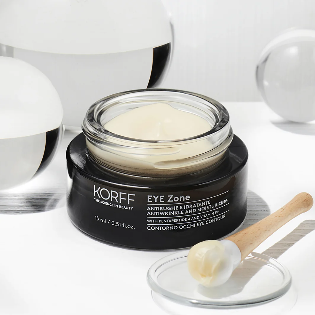 Korff Eyezone Contorno Occhi Antirughe 15 ml Azione Idratante e Antietà