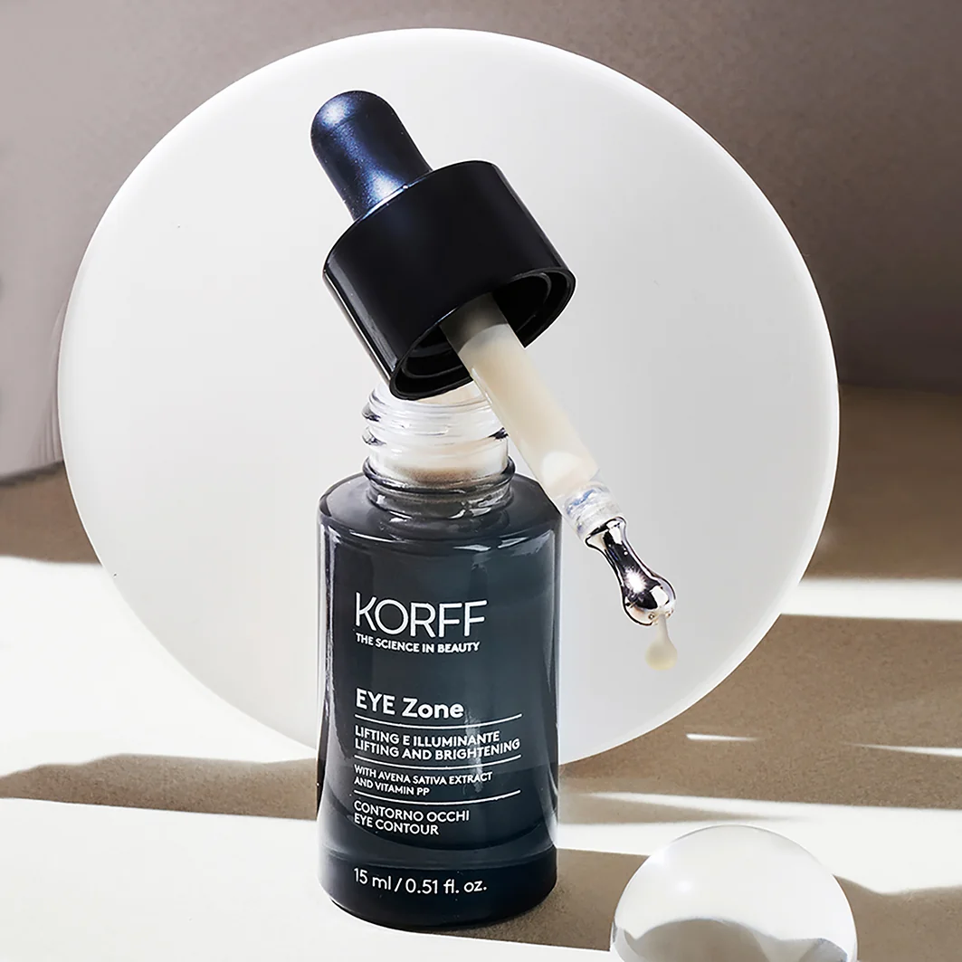 Korff Eyezone Contorno Occhi Lifting Illuminante 15 ml Per uno Sguardo Fresco e Luminoso
