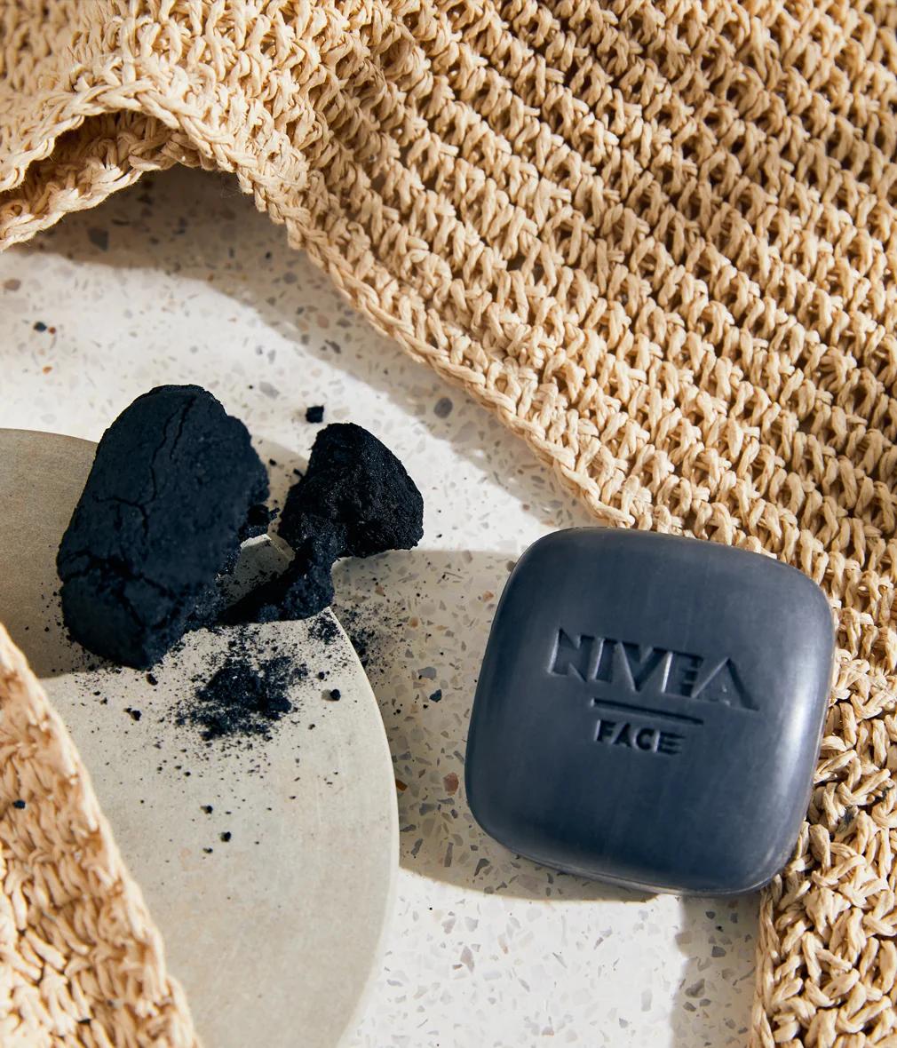 Nivea Naturally Clean Scrub Solido Pulizia Profonda