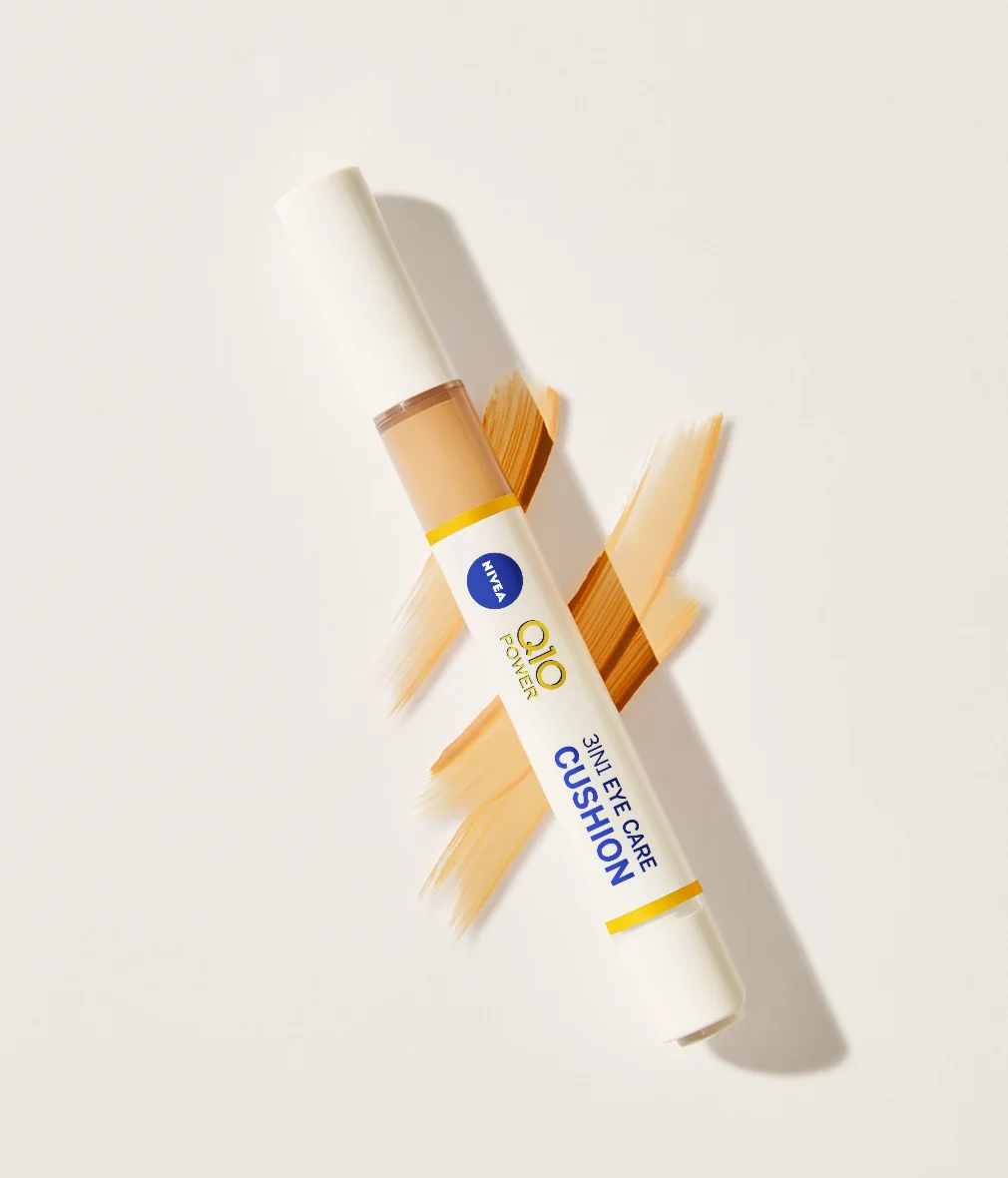 Nivea Q10 Power 3 in 1 Eye Care Cushion Light 4 ml Correttore per Occhiaie